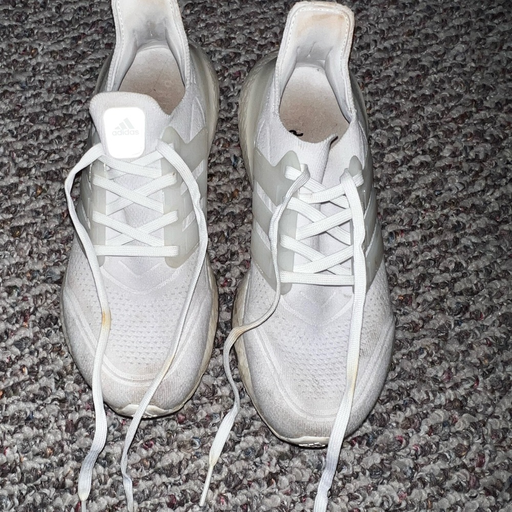 woman’s adidas sneakers